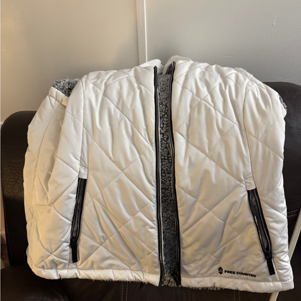 Free Country White Puffer Jacket with Quilted Design